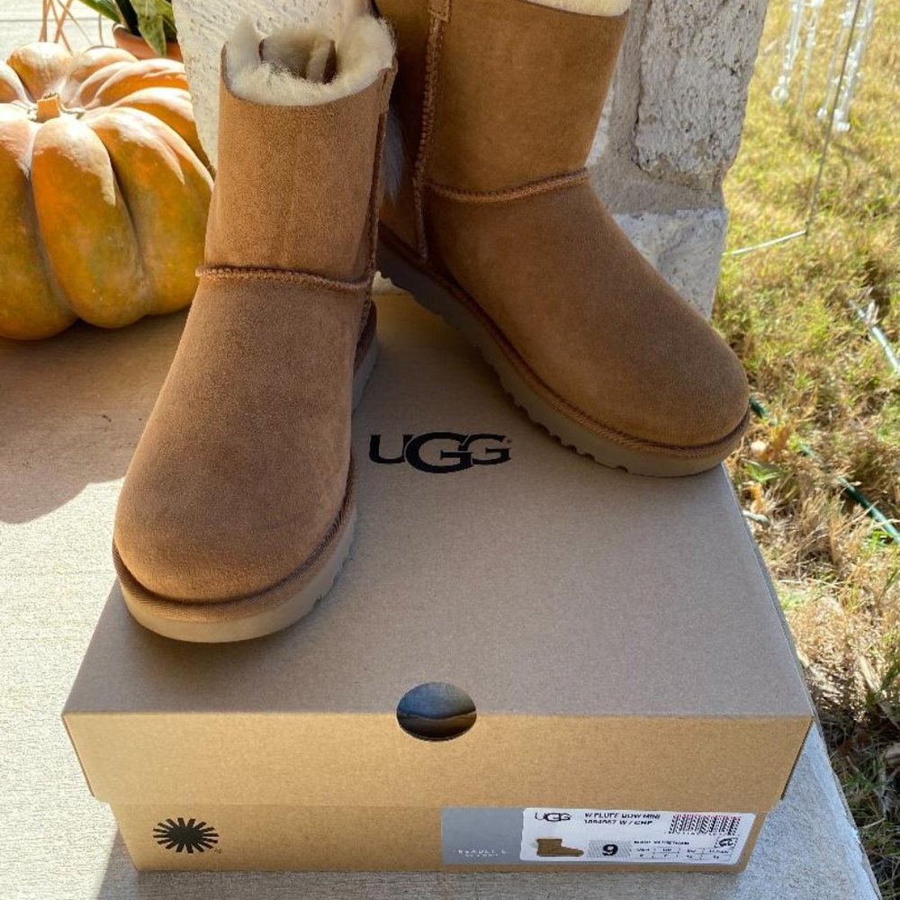UGG Fluff Bow Mini Bootie